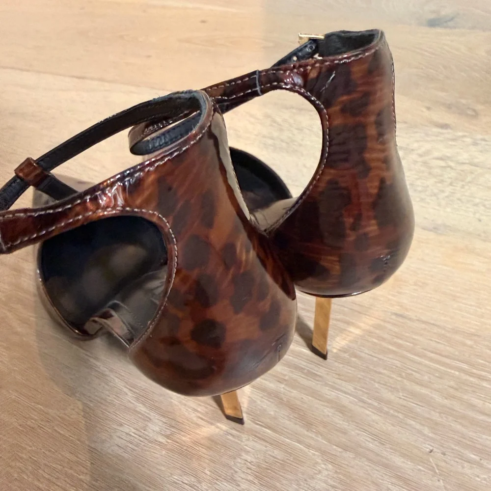 SCHUTZ T-Strap Pointed Toe Heels in Tortoiseshell Brown - Picture 10 of 10